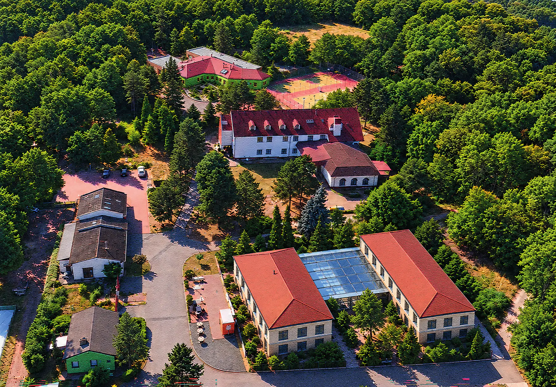 Letecký snímek AMA Campusu na Širokém vrchu